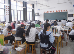 小小设计师用废旧纸盒搭建未来之家让思
